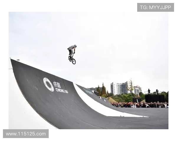 成都滑板队在极限运动会中的表现与比赛经验深度点评